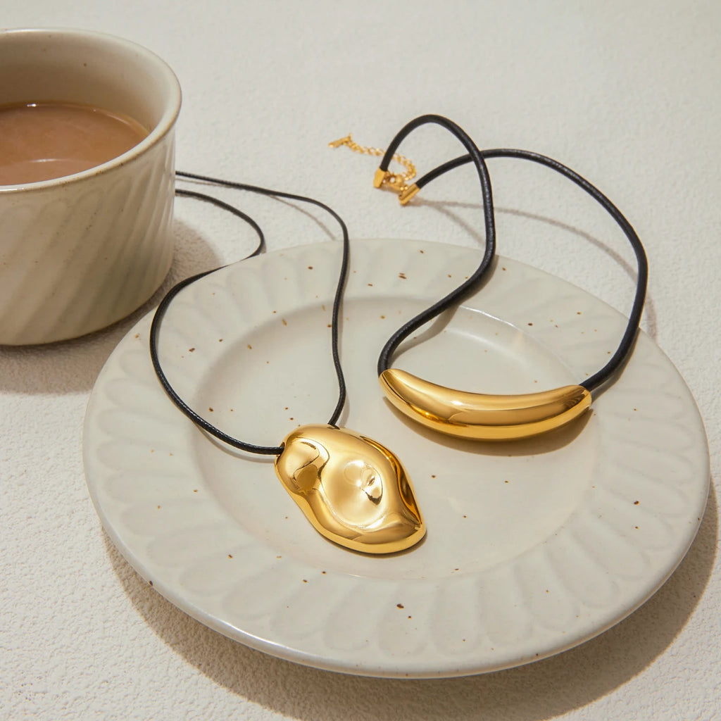 Violet Hammer Pattern Necklace