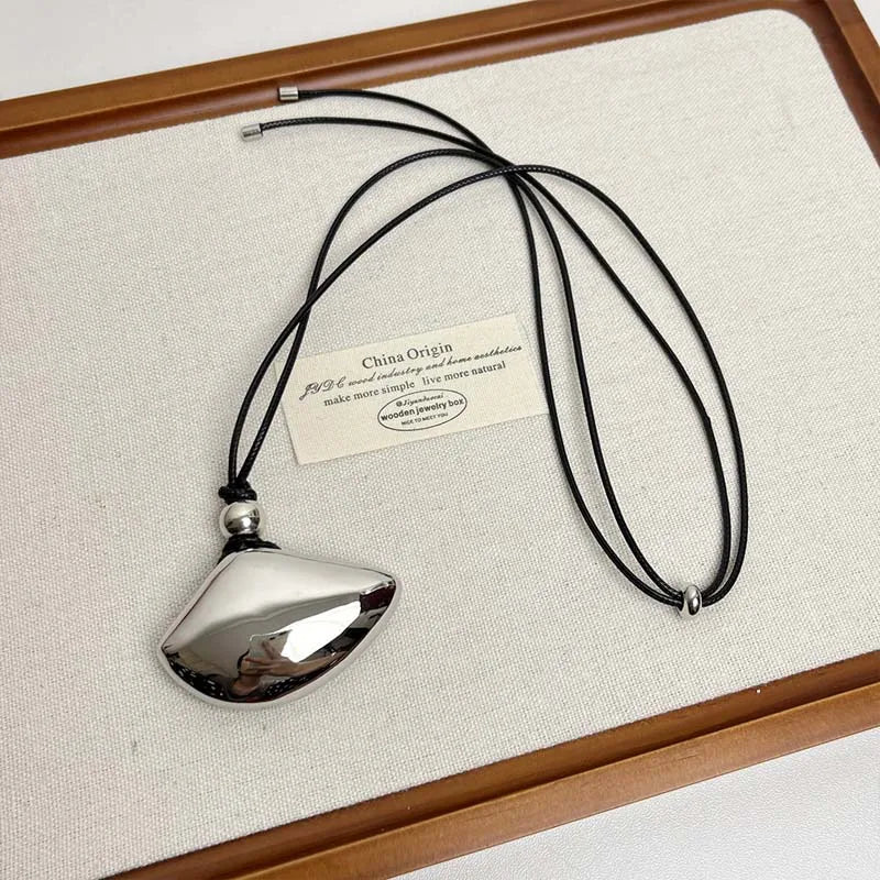 Margaret Retro Shell Necklace